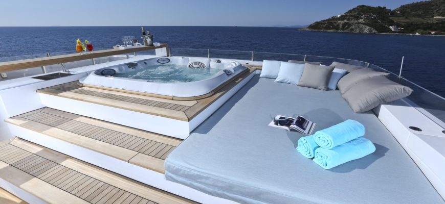 Top cleaning practice by Yacht maintenance